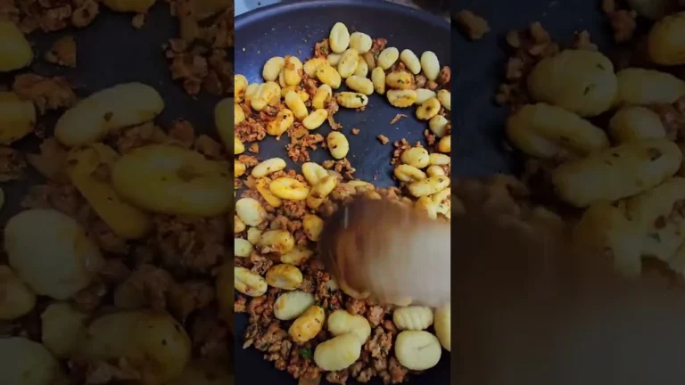 Watch the recipe video : Gnocchi with Italian Sausage and Spicy Creamy Sauce