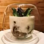 Œufs parfaits aux champignons et mousse de parmesan : La photo est une représentation de l'étape 6