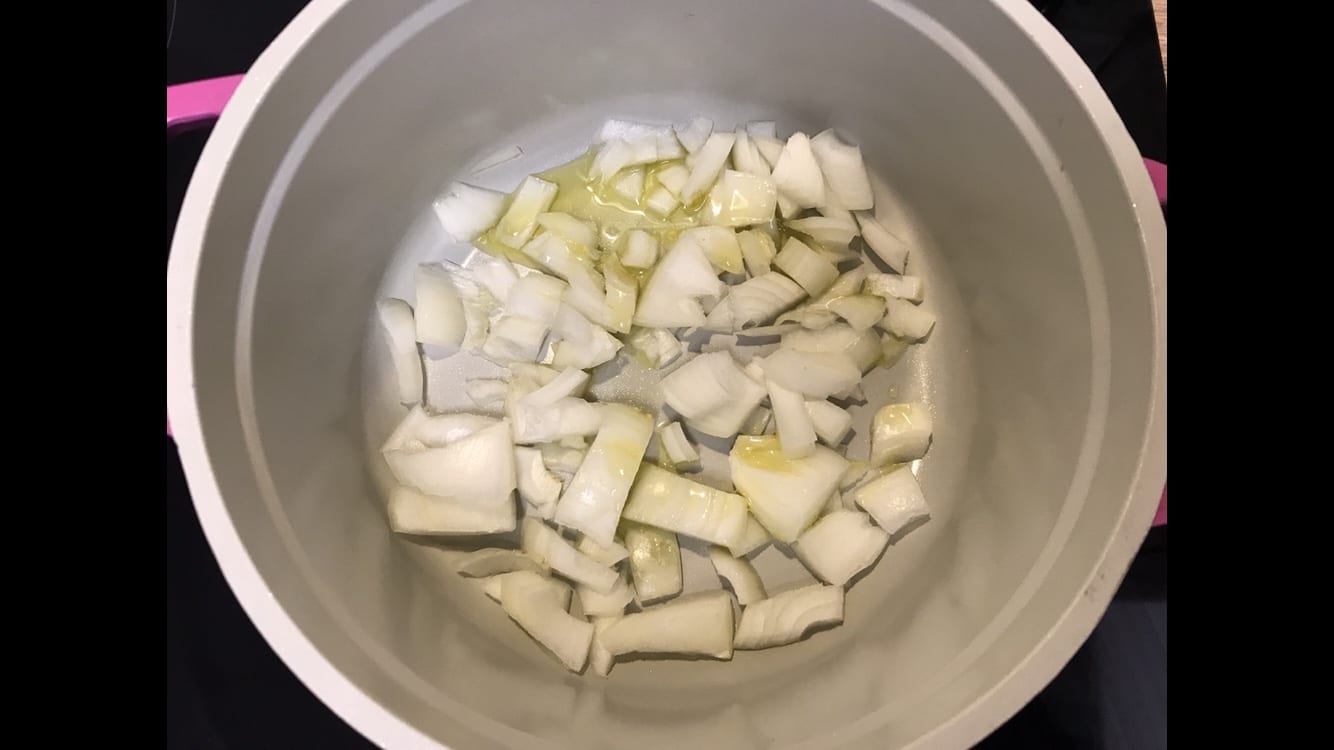 Zucchini, Basil, and Cream Cheese Gazpacho : La photo est une représentation de l'étape 1