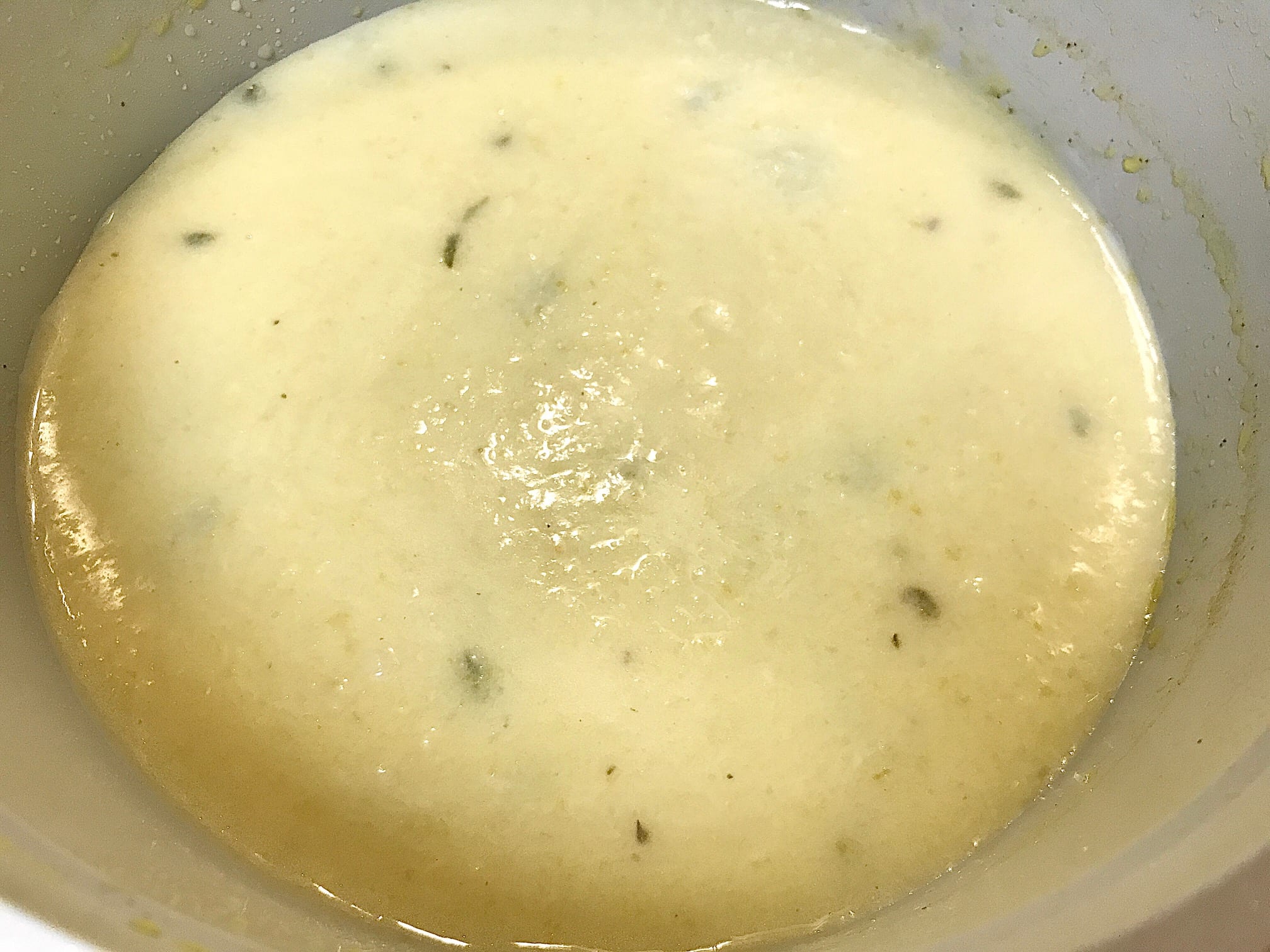 Zucchini, Basil, and Cream Cheese Gazpacho : La photo est une représentation de l'étape 4