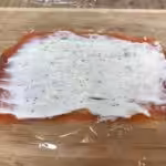 Rouleaux de saumon fumé, pomme, courgette et concombre : La photo est une représentation de l'étape 5