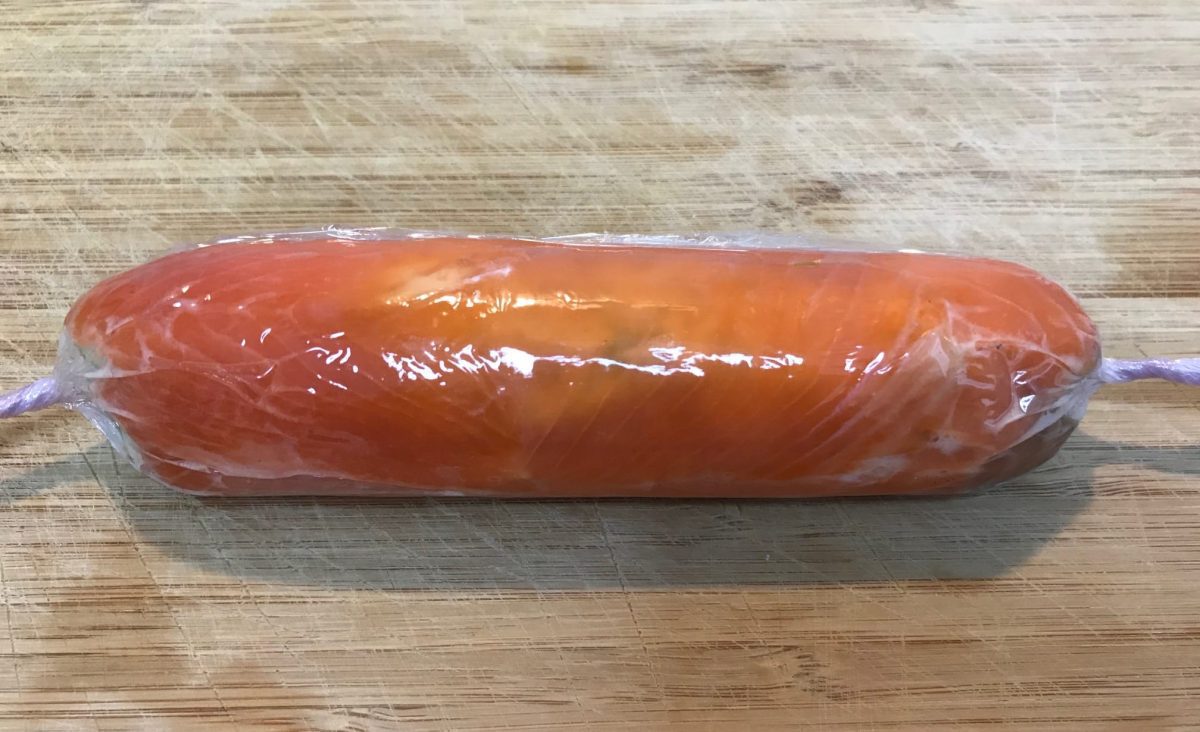Rouleaux de saumon fumé, pomme, courgette et concombre : La photo est une représentation de l'étape 7