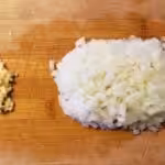 Brochettes de poulet mariné au citron, miel et épices : La photo est une représentation de l'étape 2