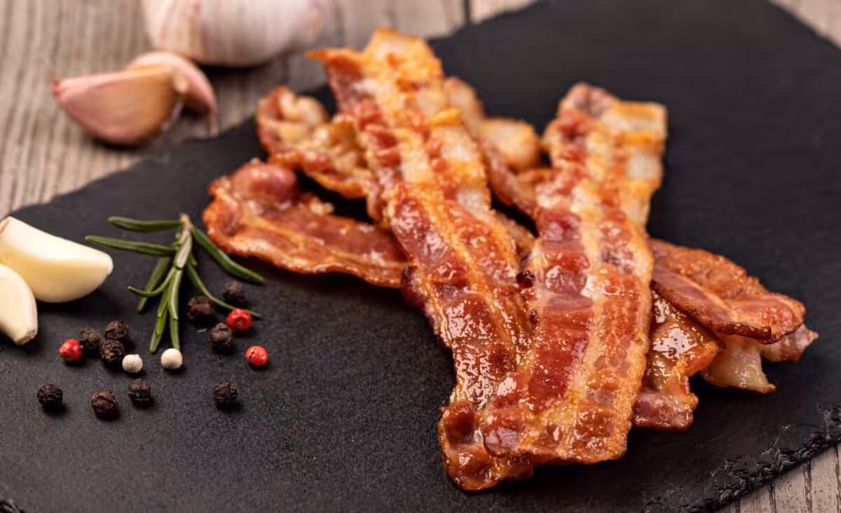 La photo représente l'ingrédient : Lard fumé (Bacon en Amérique du Nord)
