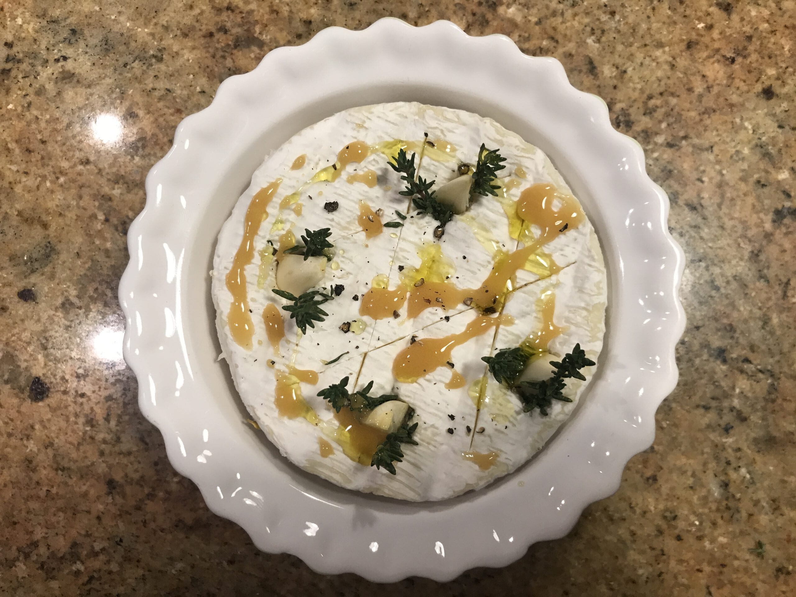 Roasted Camembert with garlic and thyme : La photo est une représentation de l'étape 5