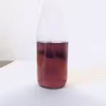 Cocktail sans alcool au thé noir aux fruits rouges, citron et sirop d'orgeat : La photo est une représentation de l'étape 1