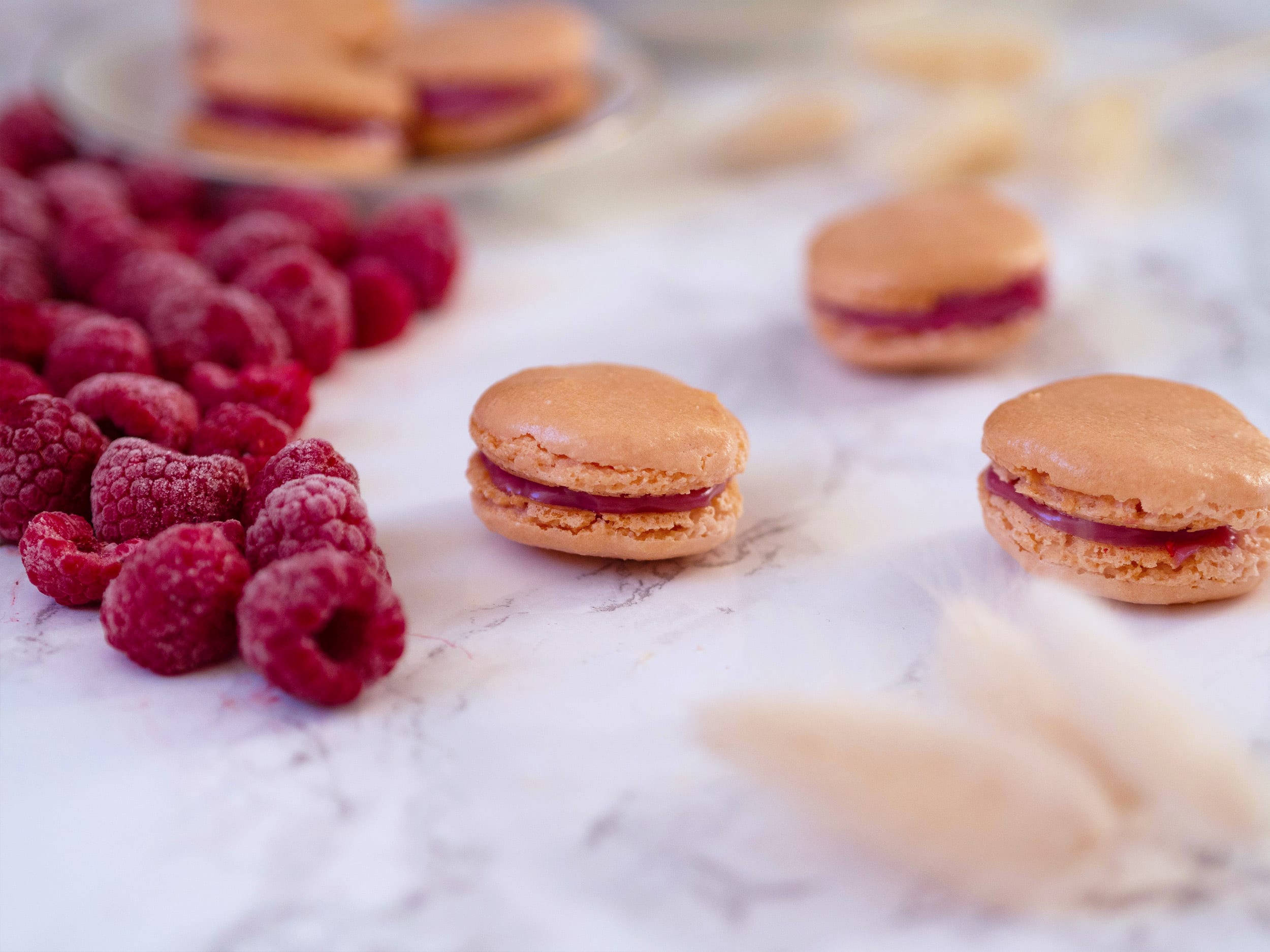 Raspberry-Flavored Macarons : La photo est une représentation de l'étape 18