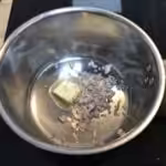 Sauce au poivre vert : La photo est une représentation de l'étape 1