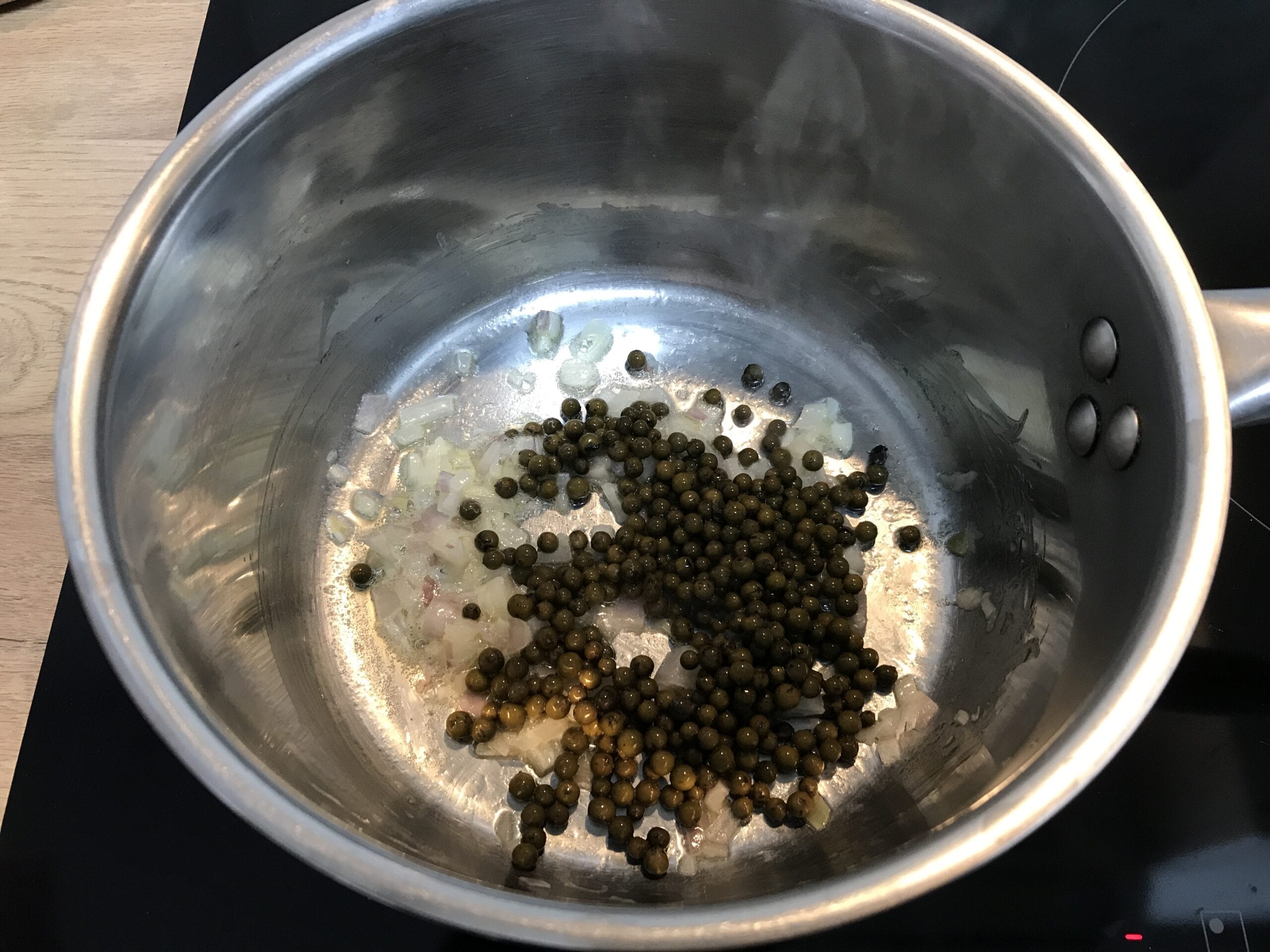 Green Peppercorn sauce : La photo est une représentation de l'étape 2