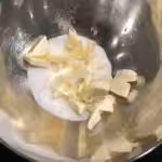 Galette des rois à la frangipane : La photo est une représentation de l'étape 5
