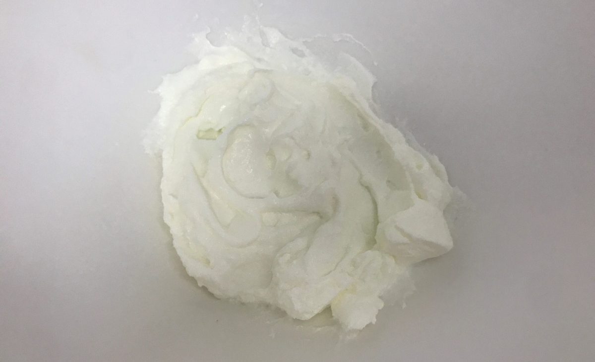 Gâteau au yaourt au lait de brebis et fleur d'oranger : La photo est une représentation de l'étape 1