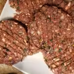 Burger champignons, fromage de chèvre et sauce épinard : La photo est une représentation de l'étape 4