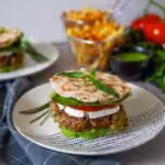 Burger champignons, fromage de chèvre et sauce épinard : La photo est une représentation de l'étape 8