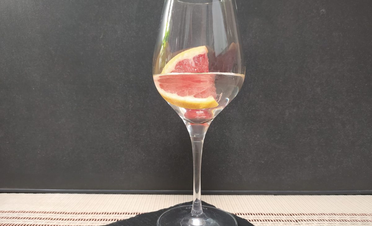Saké tonic and grapefruit cocktail: The image is a representative of the step 2