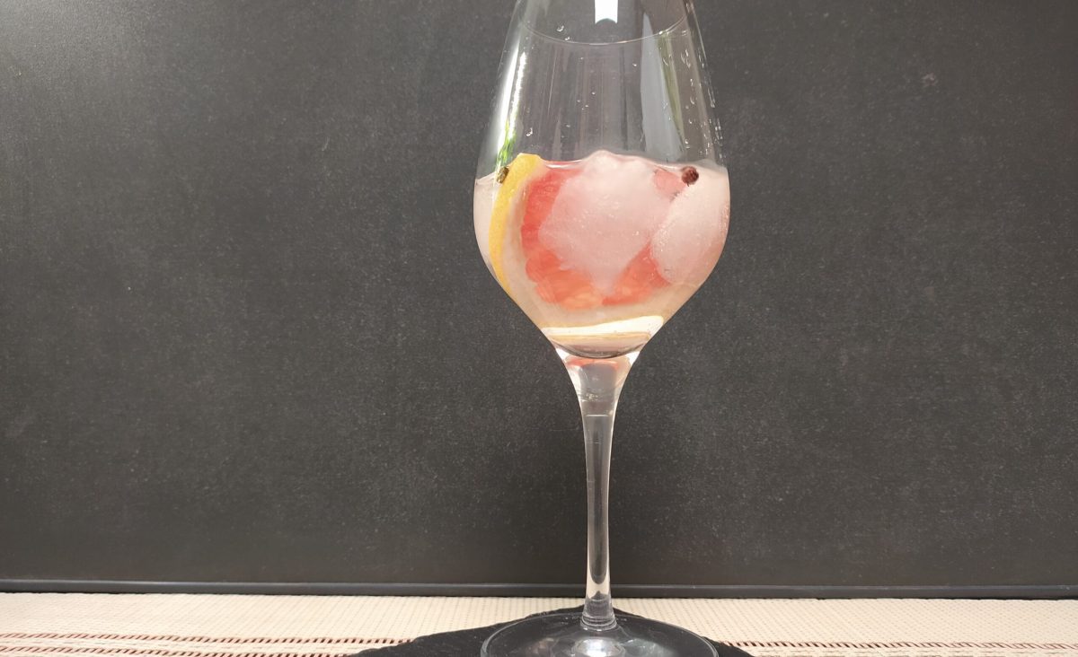 Saké tonic and grapefruit cocktail: The image is a representative of the step 4