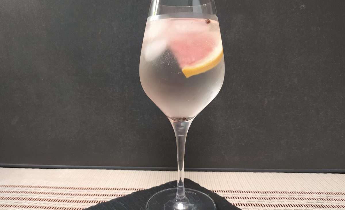 Saké tonic and grapefruit cocktail: The image is a representative of the step 5