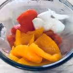 Gaspacho de tomates, poivrons et basilic : La photo est une représentation de l'étape 1