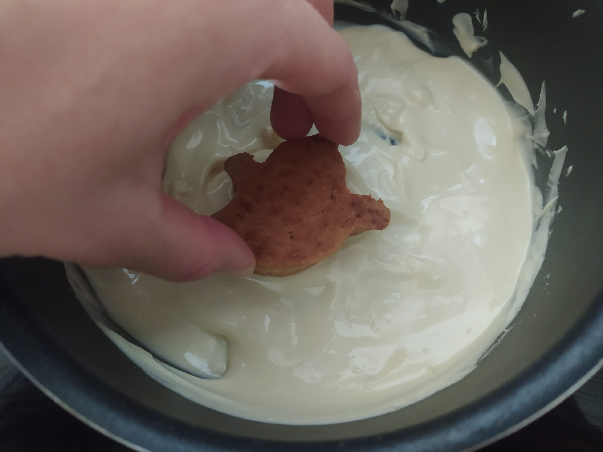 Halloween shortbread ghost cookies : La photo est une représentation de l'étape 8