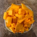 Creamy squash soup with curry and caramelized shallots in maple syrup : La photo est une représentation de l'étape 1