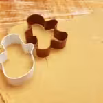 Biscuits de Noël à la cannelle et glaçage vanille : La photo est une représentation de l'étape 3