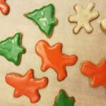 Biscuits de Noël à la cannelle et glaçage vanille : La photo est une représentation de l'étape 7