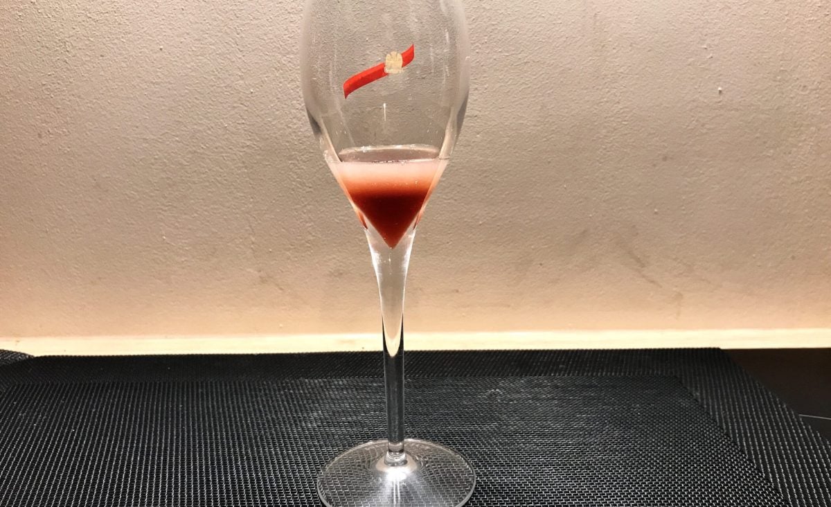 Cocktail de Saint-Valentin à la Clairette de Die et Framboise : La photo est une représentation de l'étape 1