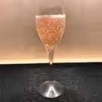 Cocktail de Saint-Valentin à la Clairette de Die et Framboise : La photo est une représentation de l'étape 2