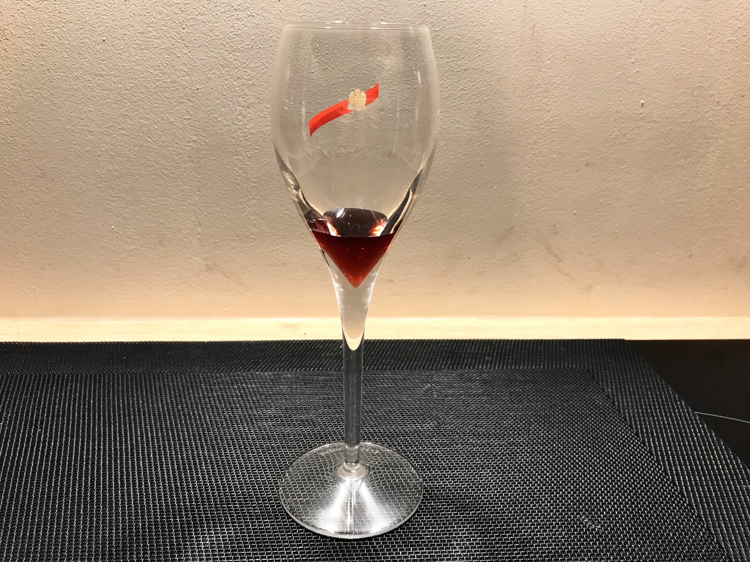 Valentine's Cocktail with Clairette de Die and Raspberry : La photo est une représentation de l'étape 4