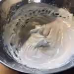 Mousse glacée au chocolat et éclats de meringues : La photo est une représentation de l'étape 1