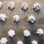 Mousse glacée au chocolat et éclats de meringues : La photo est une représentation de l'étape 2