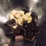 Mousse glacée au chocolat et éclats de meringues : La photo est une représentation de l'étape 3