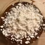 Mousse glacée au chocolat et éclats de meringues : La photo est une représentation de l'étape 8