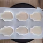 Panna Cotta d'Halloween à la vanille et coulis de framboise : La photo est une représentation de l'étape 3
