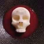 Panna Cotta d'Halloween à la vanille et coulis de framboise : La photo est une représentation de l'étape 6