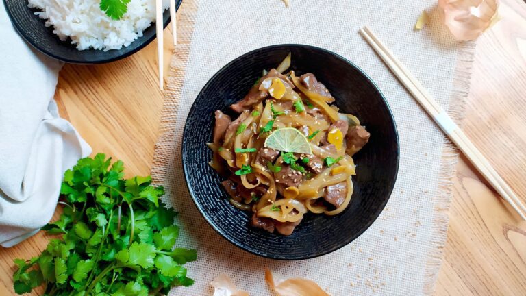 La photo représente la recette : Bœuf asiatique aux oignons