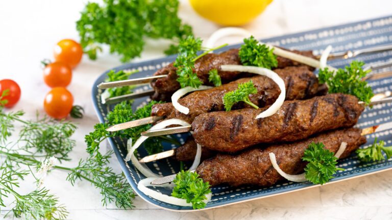 La photo représente la recette : Brochettes de bœuf façon kebab