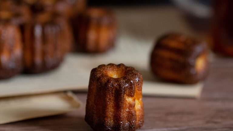 La photo représente la recette : Cannelés Bordelais