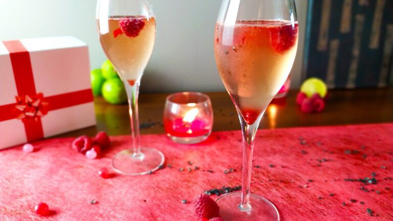 La photo représente la recette : Cocktail de Saint-Valentin à la Clairette de Die et Framboise
