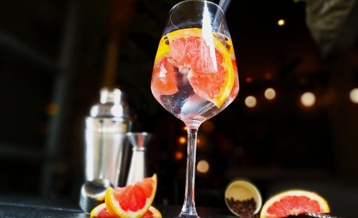 La photo représente la recette : Saké tonic and grapefruit cocktail