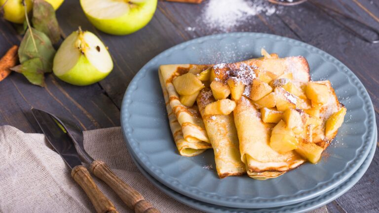 La photo représente la recette : Crêpes à la bière et au calvados