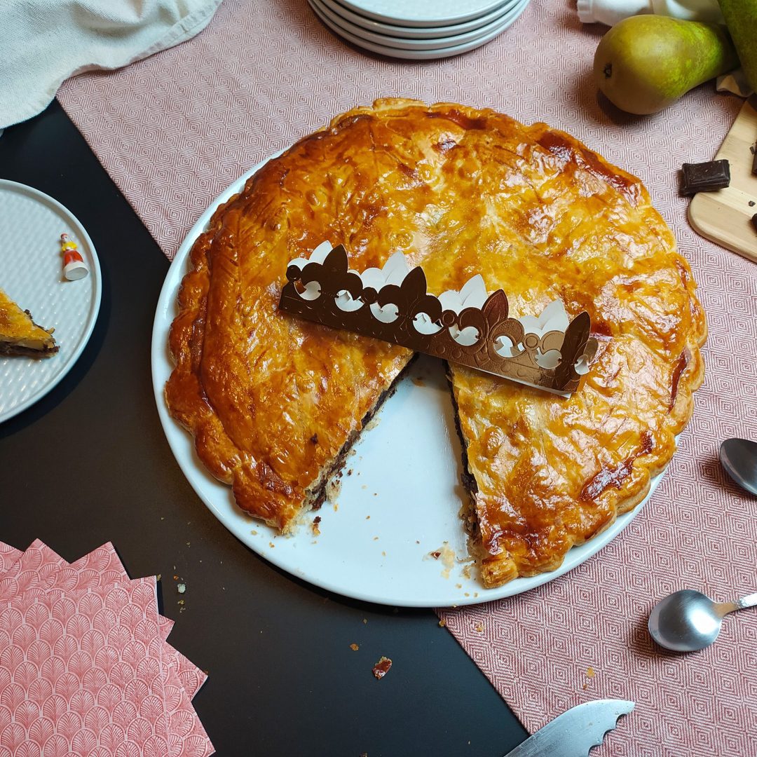 The photo represents the recipe: Chocolate pear galette des rois