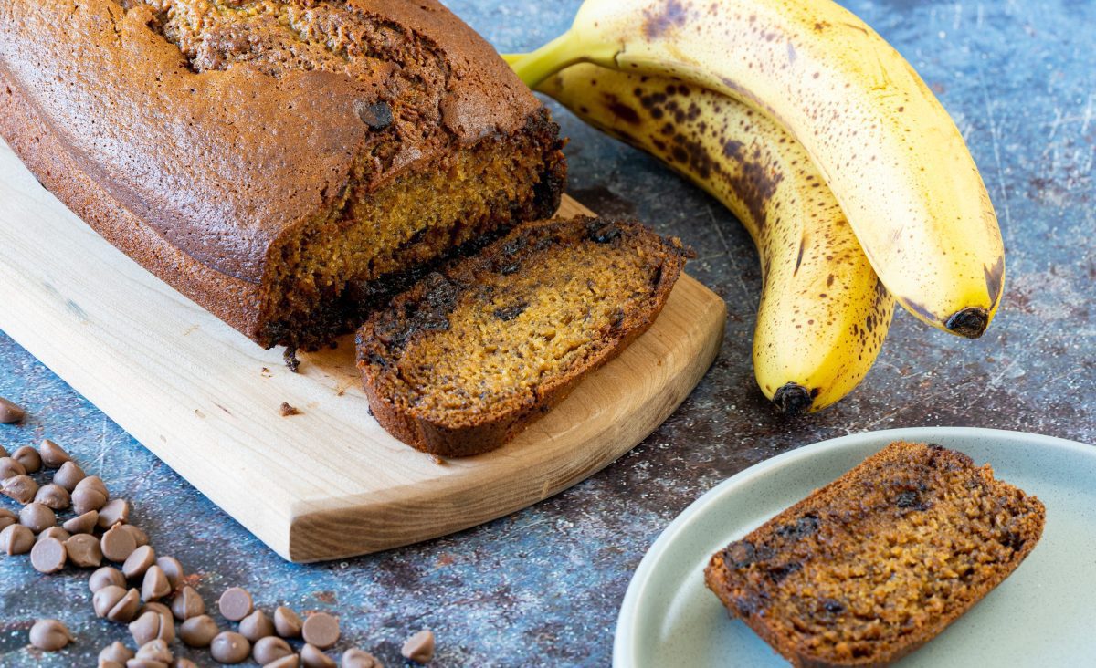 La photo représente la recette : Gâteau banane et pépites de chocolat ultra-moelleux