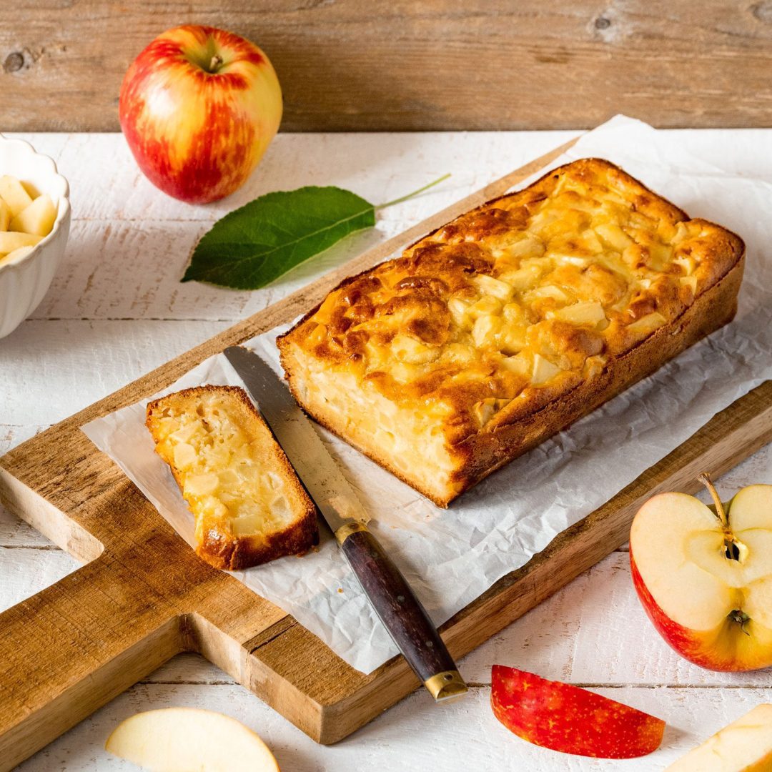 La photo représente la recette : Gâteau moelleux aux pommes et au miel