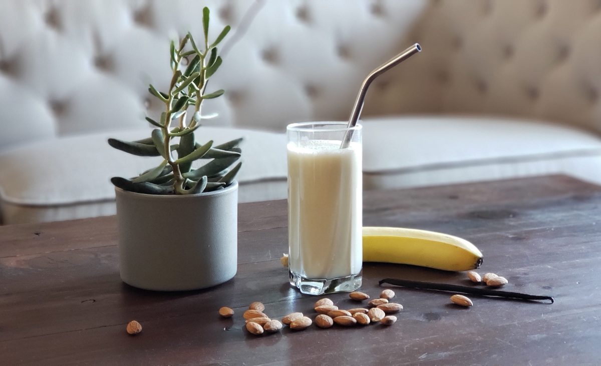 La photo représente la recette : Milkshake banane et vanille au lait d'amande