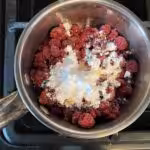Pavlova chocolat et framboise : La photo est une représentation de l'étape 5