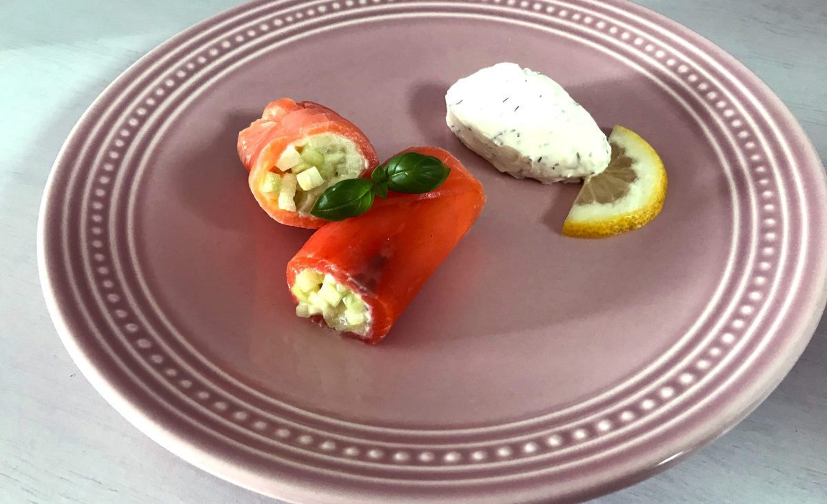 La photo représente la recette : Rouleaux de saumon fumé, pomme, courgette et concombre