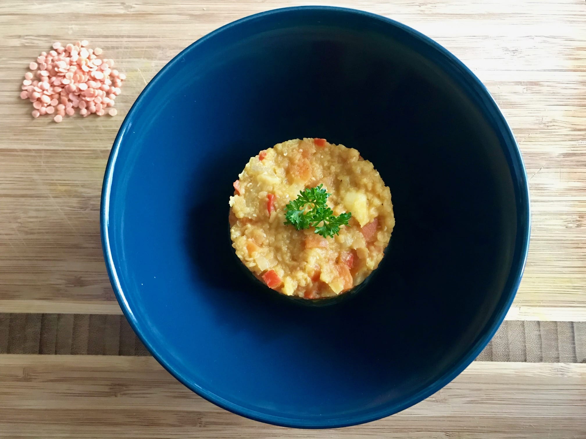 La photo représente la recette : Salade de lentilles corail et curry