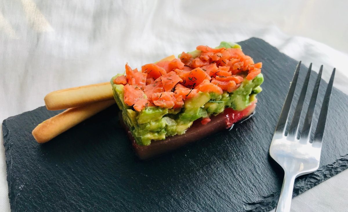 Avocado and Smoked Salmon Tartare with Grapefruit Jelly - Les Chats ...