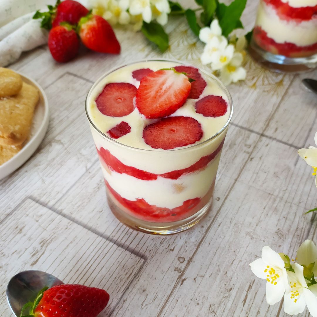 La photo représente la recette : Tiramisu aux fraises