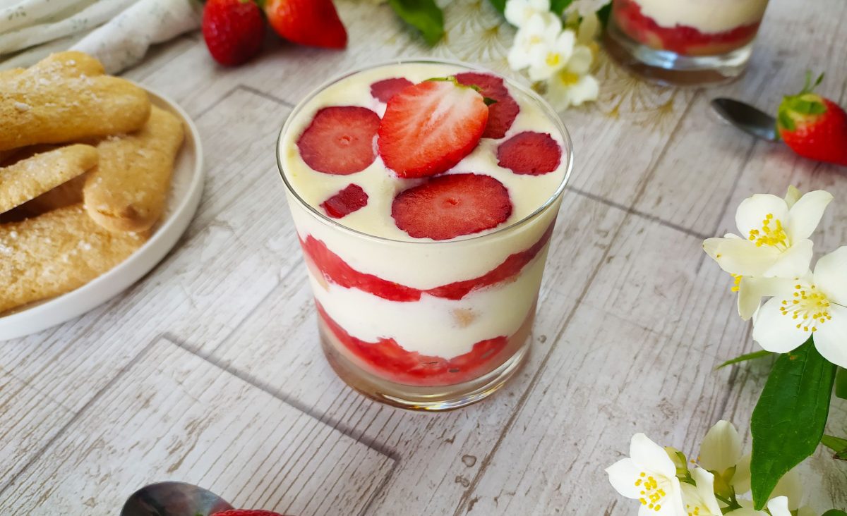 La photo représente la recette : Tiramisu aux fraises